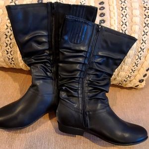 Ladies boots below the knee,7 wide